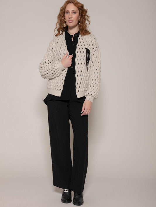 Casaco curto em ponto colmeia com laço removível