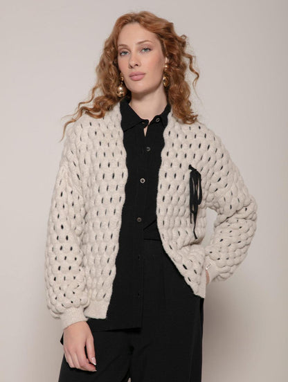 Casaco curto em ponto colmeia com laço removível
