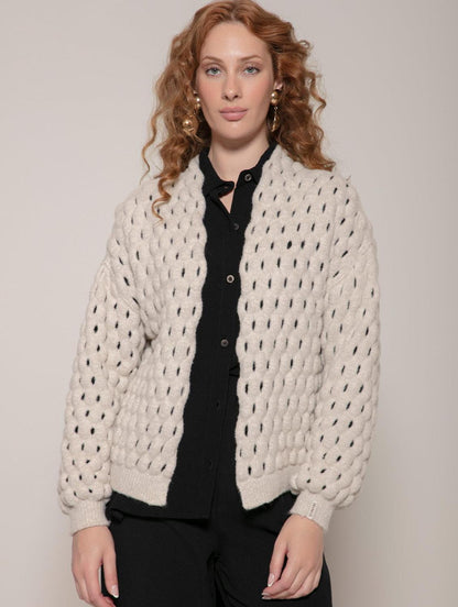 Casaco curto em ponto colmeia com laço removível