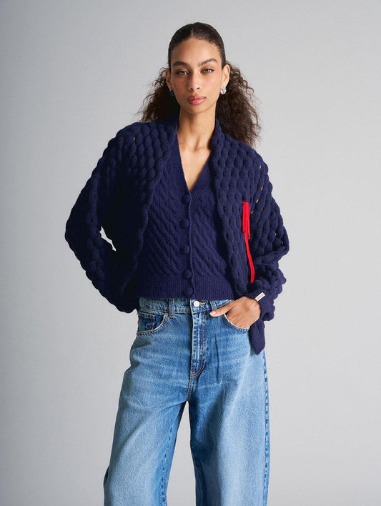 Casaco curto em ponto colmeia com laço removível