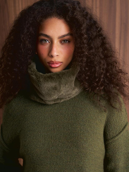 Blusa com gola removível e manga em pele fake Biamar