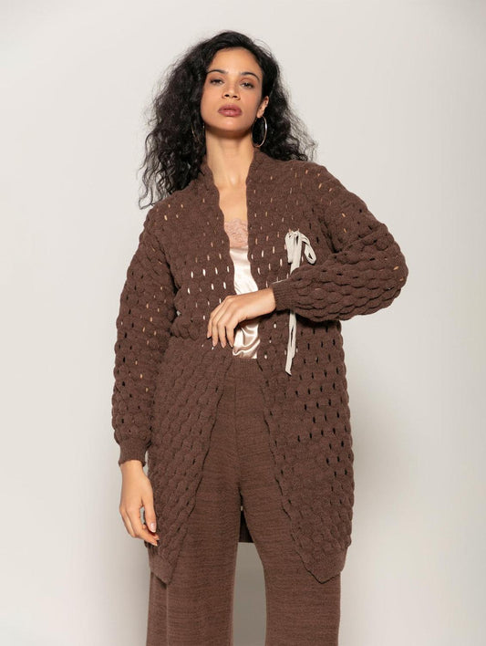 Casaco alongado em ponto vazado com detalhe de laço Biamar