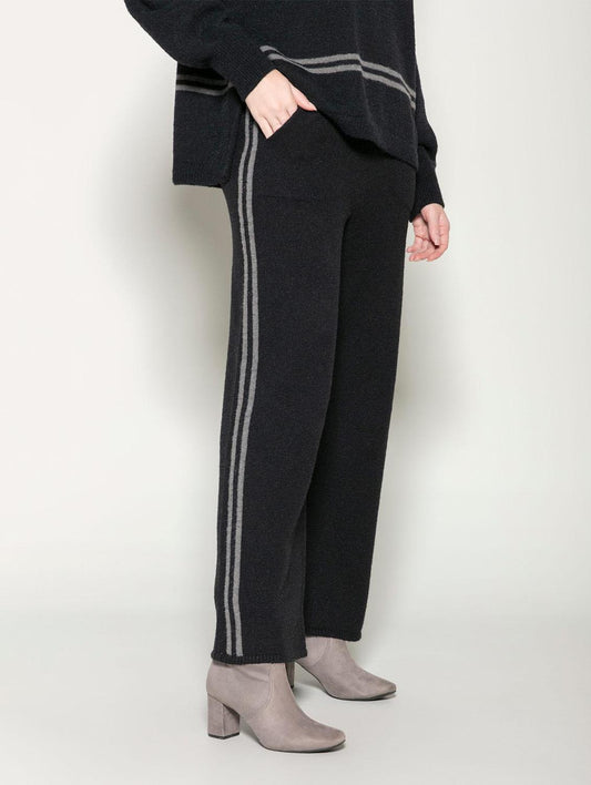 Calça reta em tricô com detalhe de listra lateral Biamar