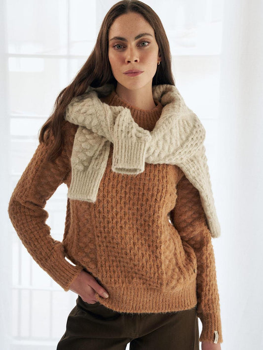 Blusa em ponto detalhado com cava raglan Biamar