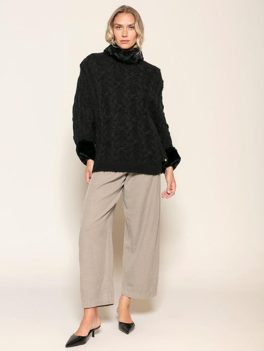 Capa em ponto relevo com gola e punhos em pele fake Biamar