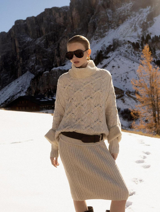 Capa em ponto relevo com gola e punhos em pele fake Biamar