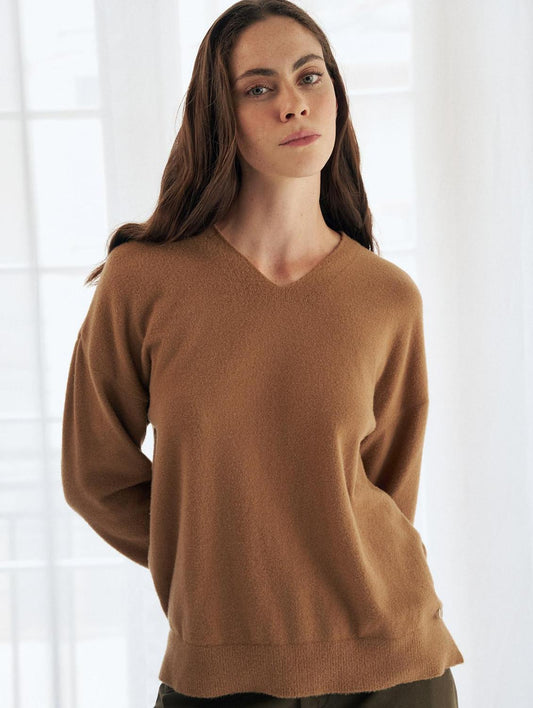 Blusa com decote em V em fio pluma exclusivo Biamar