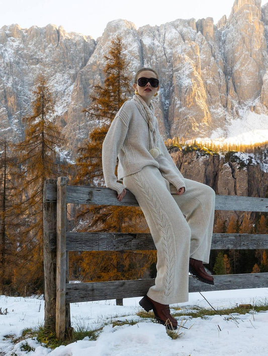 Calça reta em tricô com detalhe de trança lateral Biamar