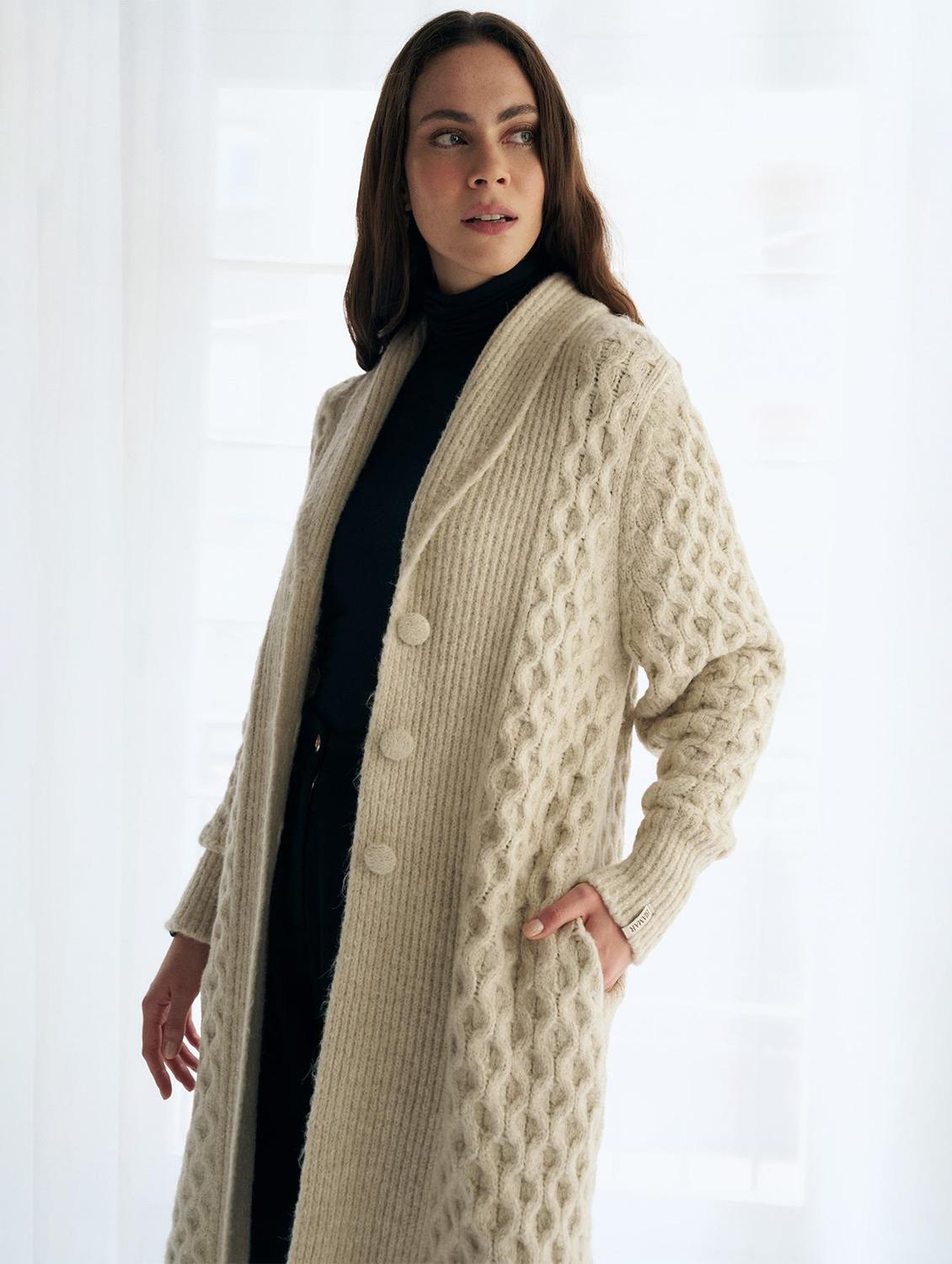 Casaco alongado com fechamento em botões forrados Biamar